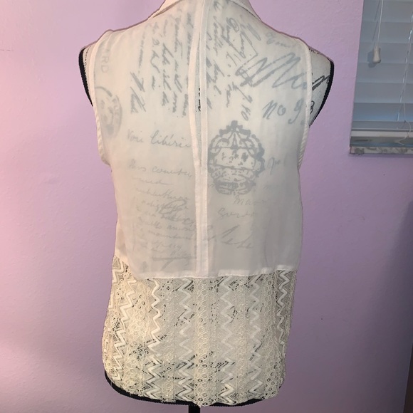 Button down tank w/ Lace - Picture 3 of 4